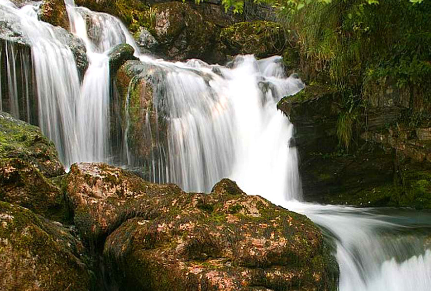 Fiumelatte, un dos máis curto cursos de auga en Italia - Fiumelatte | Secret World Trip Planner