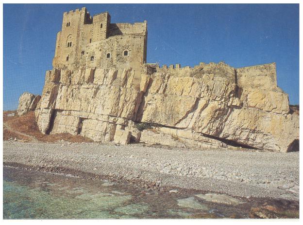 Istana Frederick Templar - Roseto Capo Spulico | Secret World Trip Planner