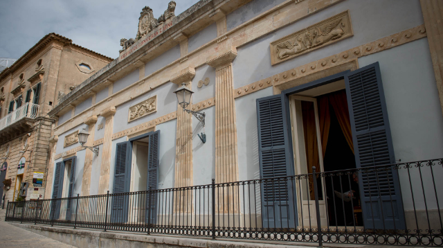 உரையாடல் வட்டம் - Ragusa | Secret World Trip Planner