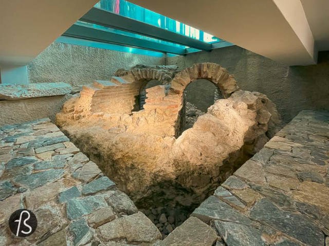 Paslėptas Zaros lobis: Senovės romėnų kapavietė po parduotuve - Athina | Secret World Trip Planner