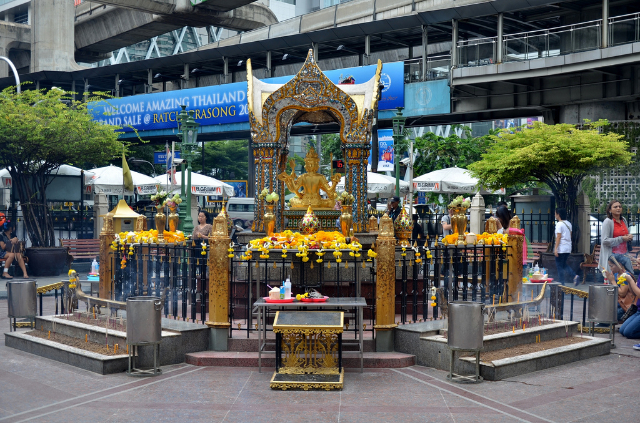 Erawan szentély - Khet Pathum Wan | Secret World Trip Planner