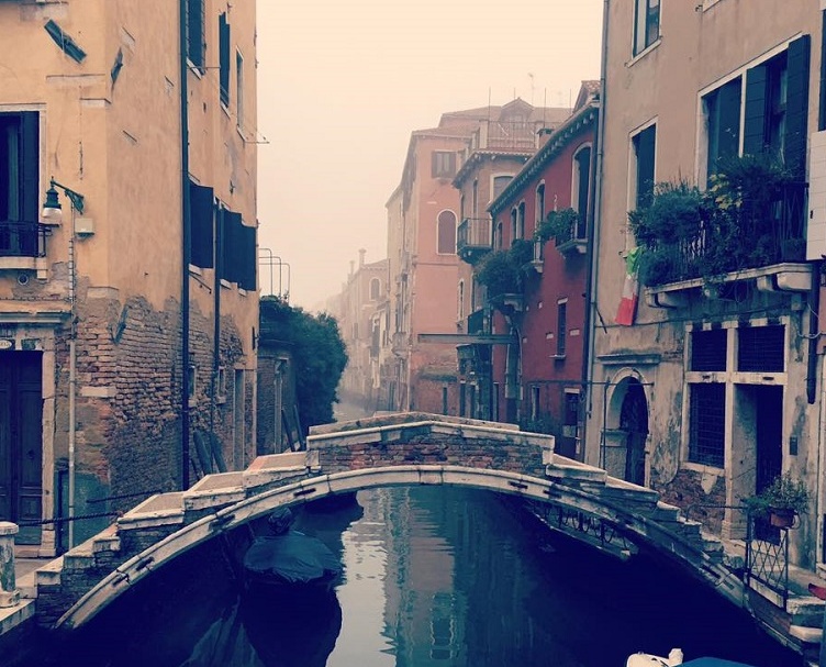 ヴェネツィアと爪の古代の橋 - Rio di san Felice | Secret World Trip Planner