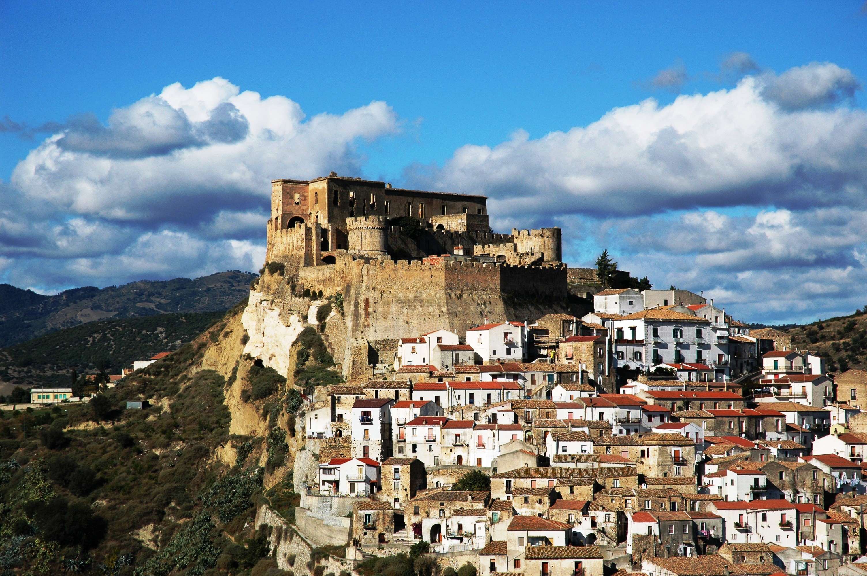 Rocca Imperiale, di mahkamah Frederick II - Rocca Imperiale | Secret World Trip Planner