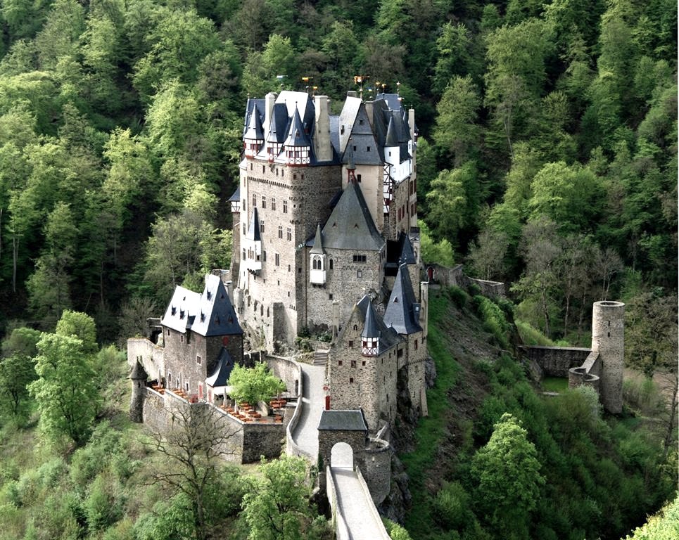 Kasteel Van Eltz - Wierschem | Secret World Trip Planner