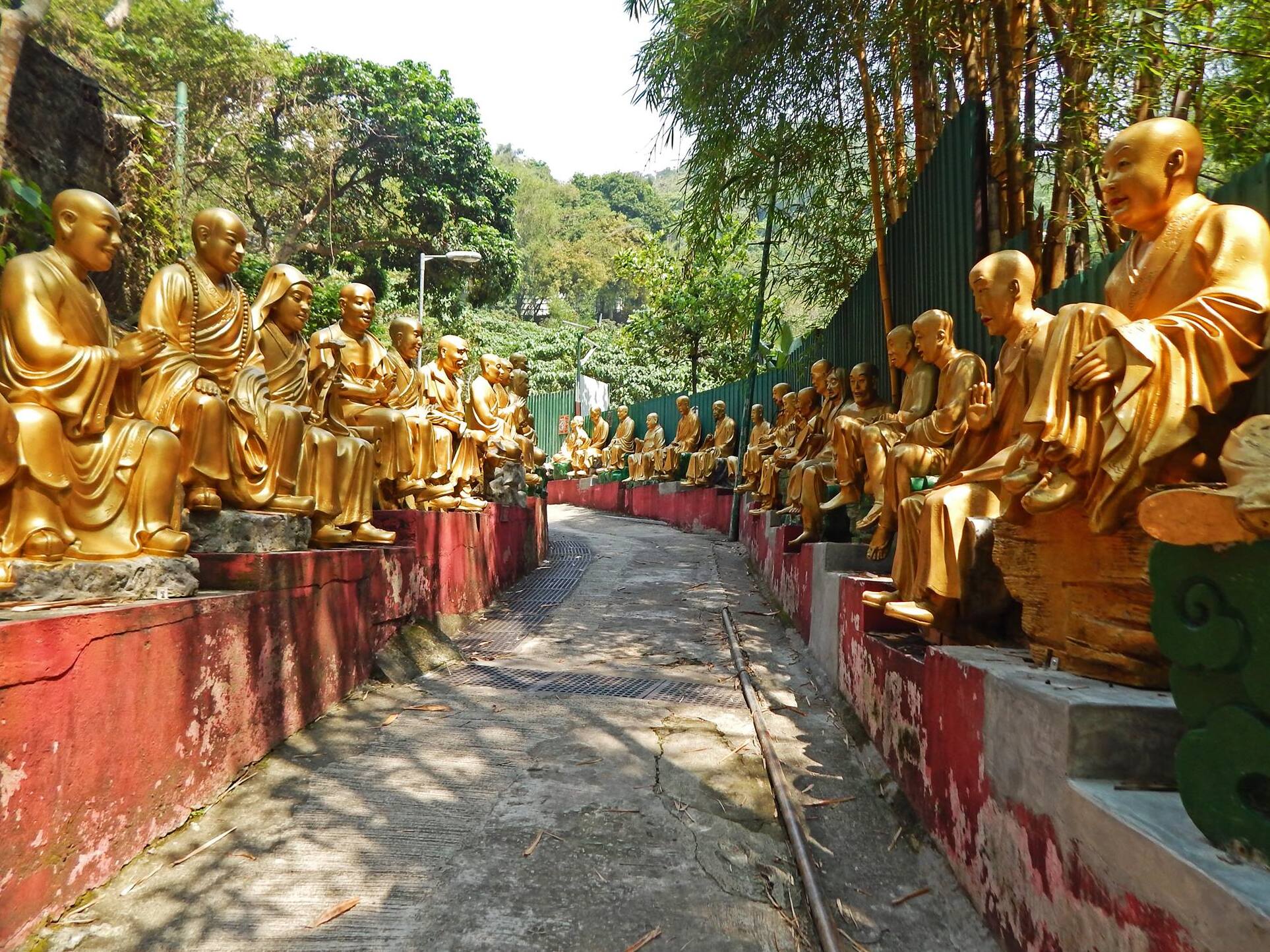 Biara Sepuluh Ribu Buddha (Man Fat Tsz) - Lots 358-359 | Secret World Trip Planner