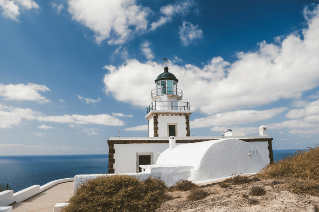 Maják Akrotiri: Maják Akrotiri na okraji Santorini: vodiace svetlo na okraji Santorini - 9954+4M | Secret World Trip Planner