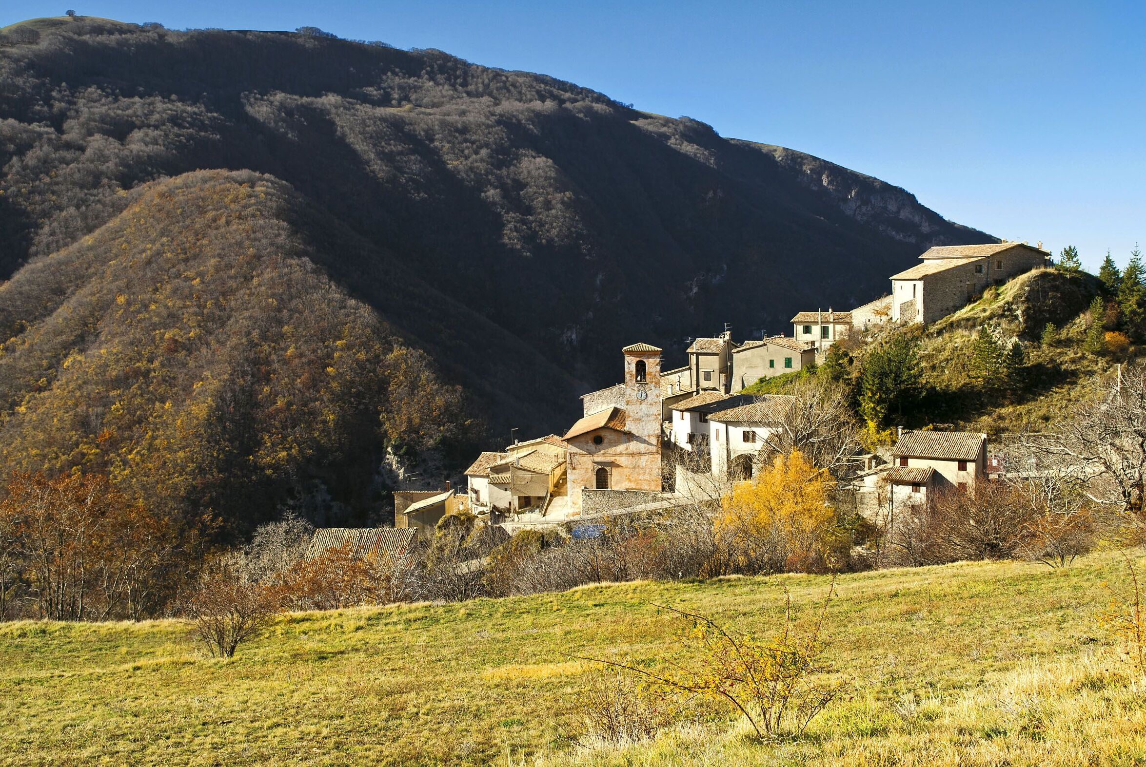 Arteko arroka Valnerina: herrian Gavelli - Gavelli | Secret World Trip Planner