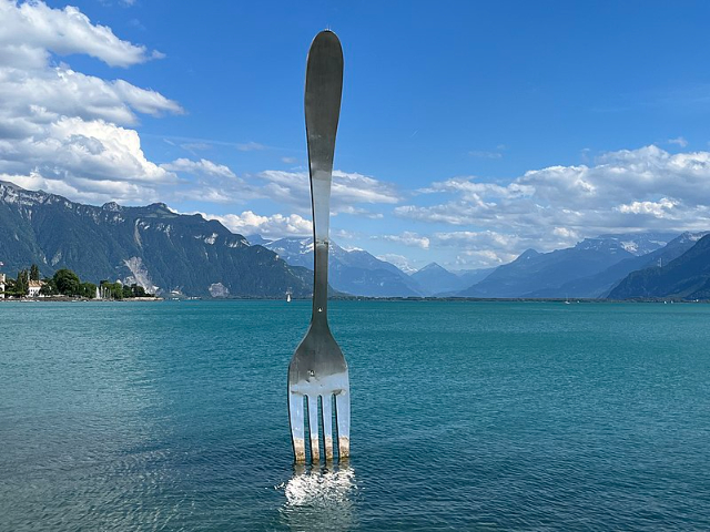 شوكة فيفي العملاقة - Vevey | Secret World Trip Planner