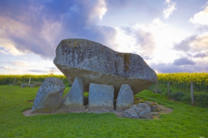 Den mystiska Brownshill Dolmen, den största i Europa - Carlow | Secret World Trip Planner