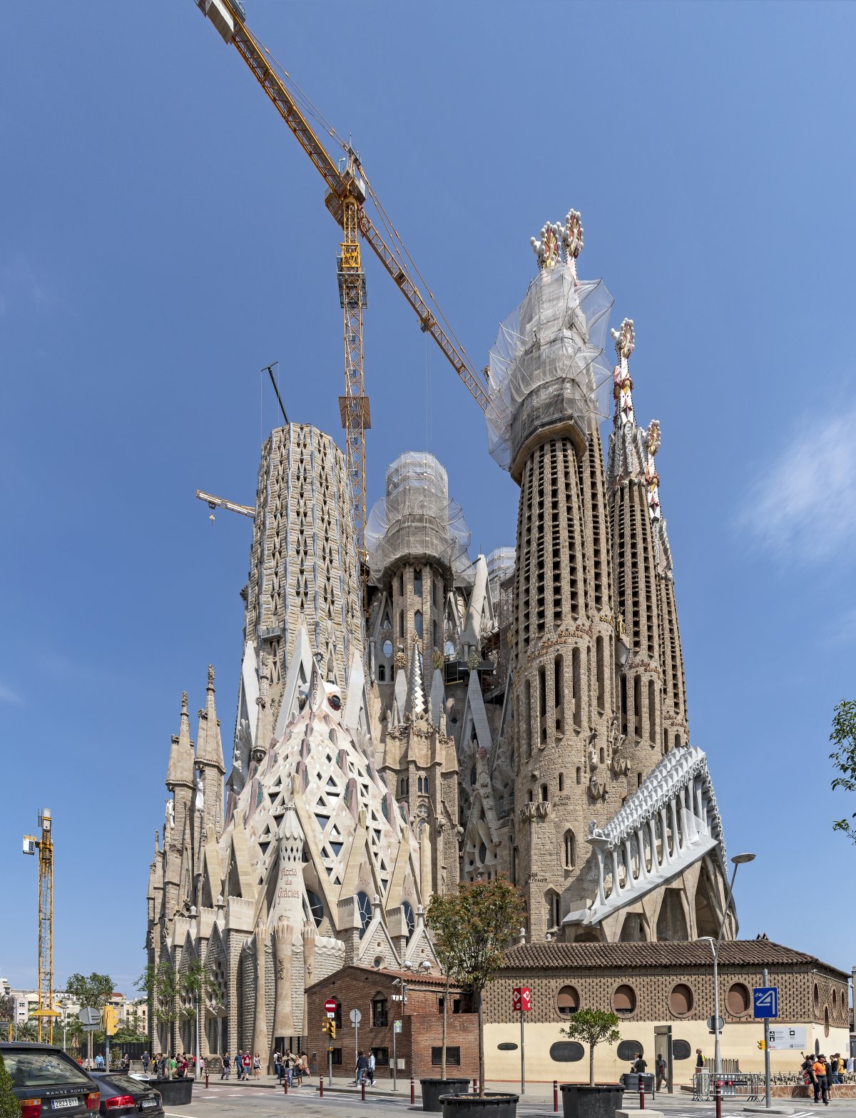 La Magia della Sagrada Família: Un Giardino di Architettura - Eixample | Secret World Trip Planner