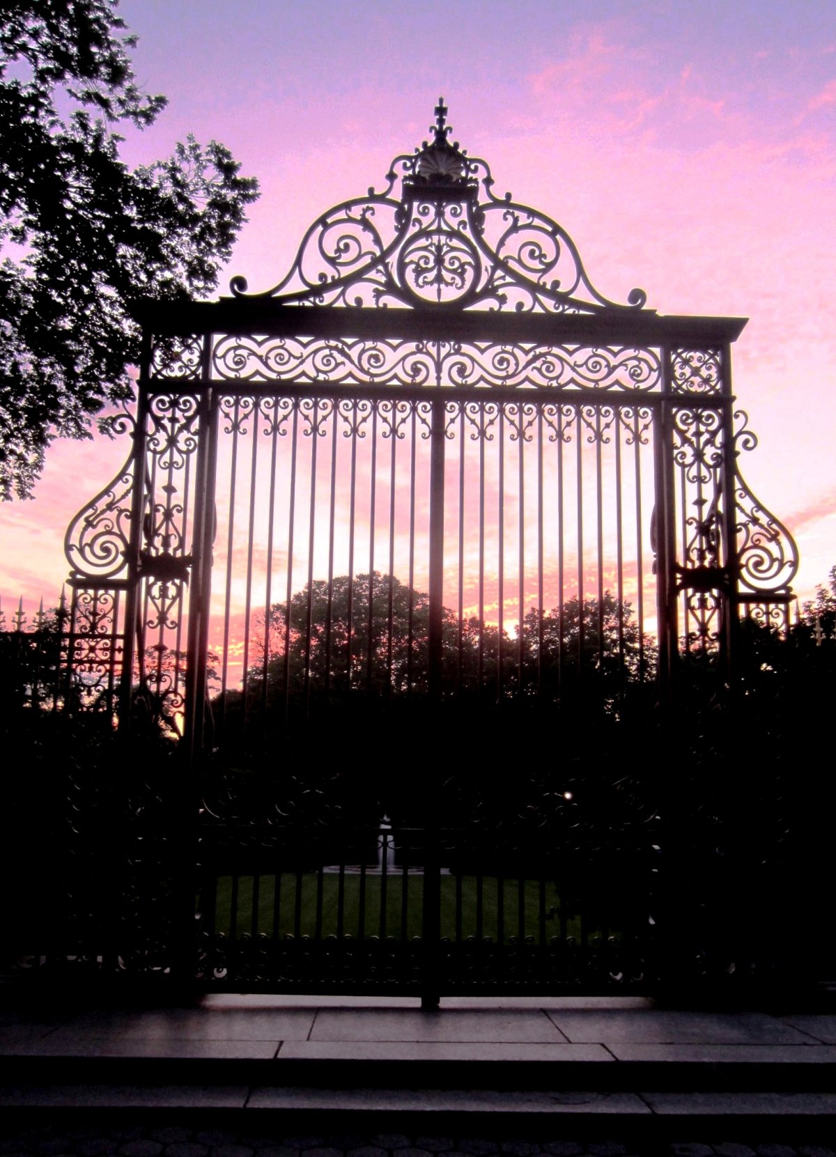 Scopri Vanderbilt Gate: L'Arte di Christo e Jeanne-Claude - New York | Secret World Trip Planner