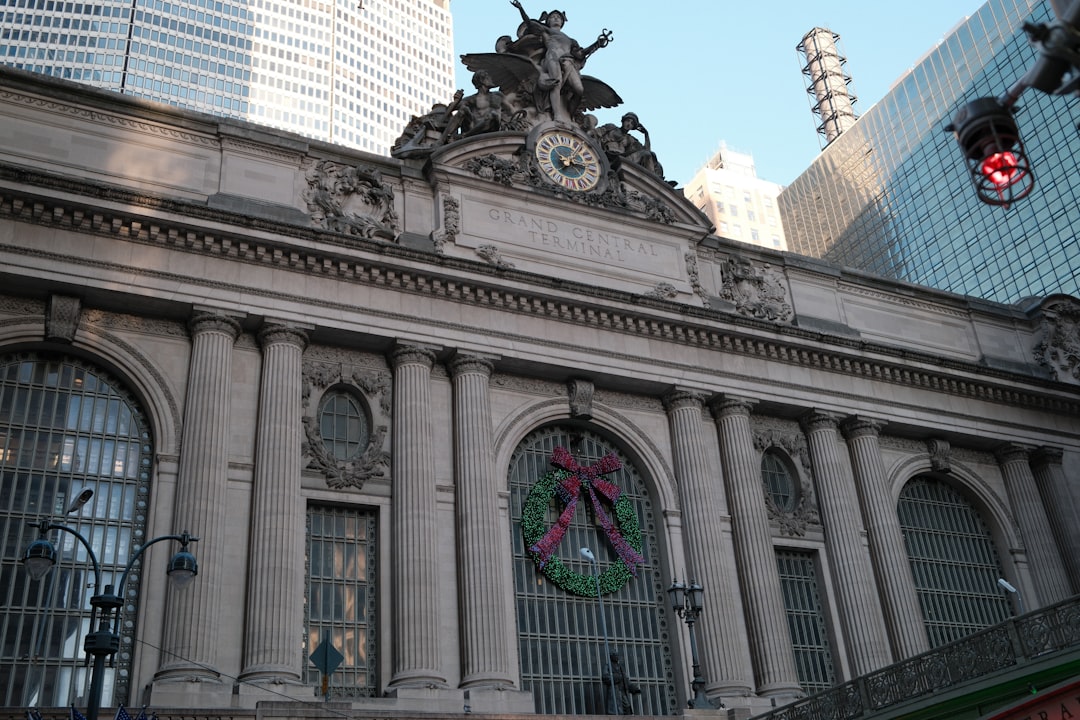 Le Porte dell'Esonerato: Un'Opera d'Arte a New York - New York | Secret World Trip Planner