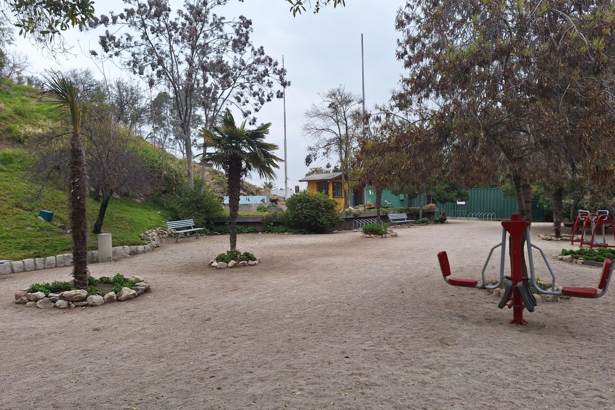 Cerro Blanco: Los Senderos Ocultos de Chile - Recoleta | Secret World Trip Planner