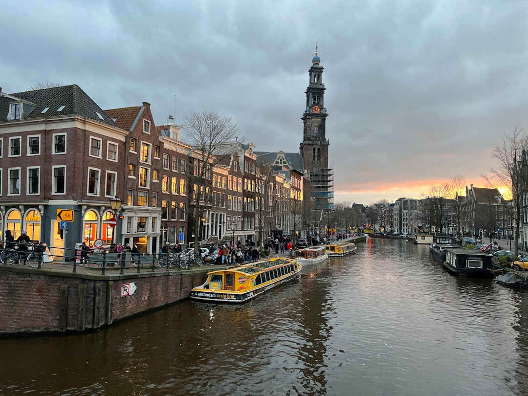 アムステルダムの低コスト旅行：少ない費用で街を楽しむ - Amsterdam | Secret World Trip Planner