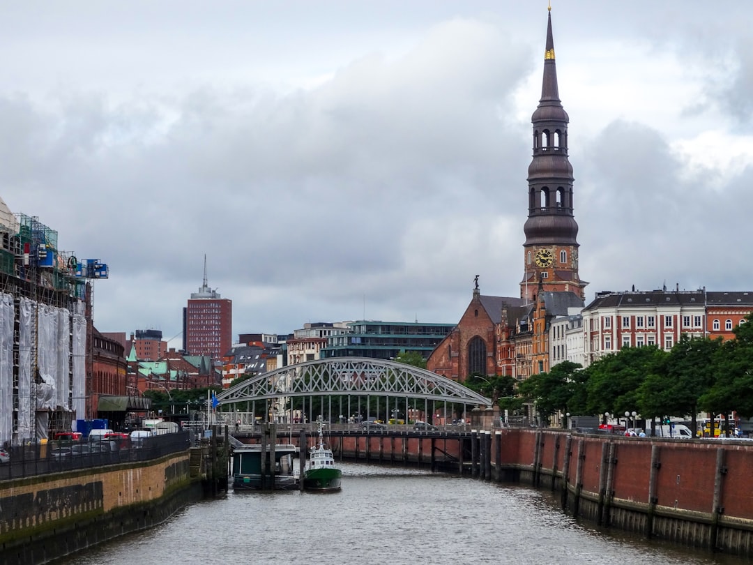 AI Trip Planner Hamburg 2026: Die Zukunft des Reisens - Hamburg | Secret World Trip Planner