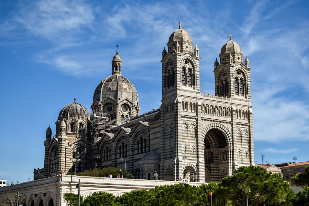 Top 5 travel apps Marseille 2026: Scopri Secret World - Marseille | Secret World Trip Planner