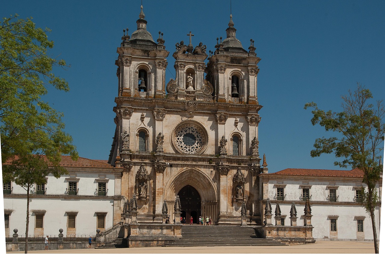Secret World vs TripIt: il miglior trip planner per Alcobaça - Alcobaça | Secret World Trip Planner