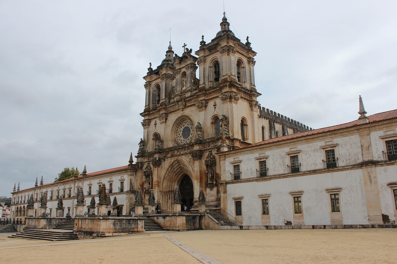Secret World vs TripIt: il miglior trip planner per Alcobaça - Alcobaça | Secret World Trip Planner