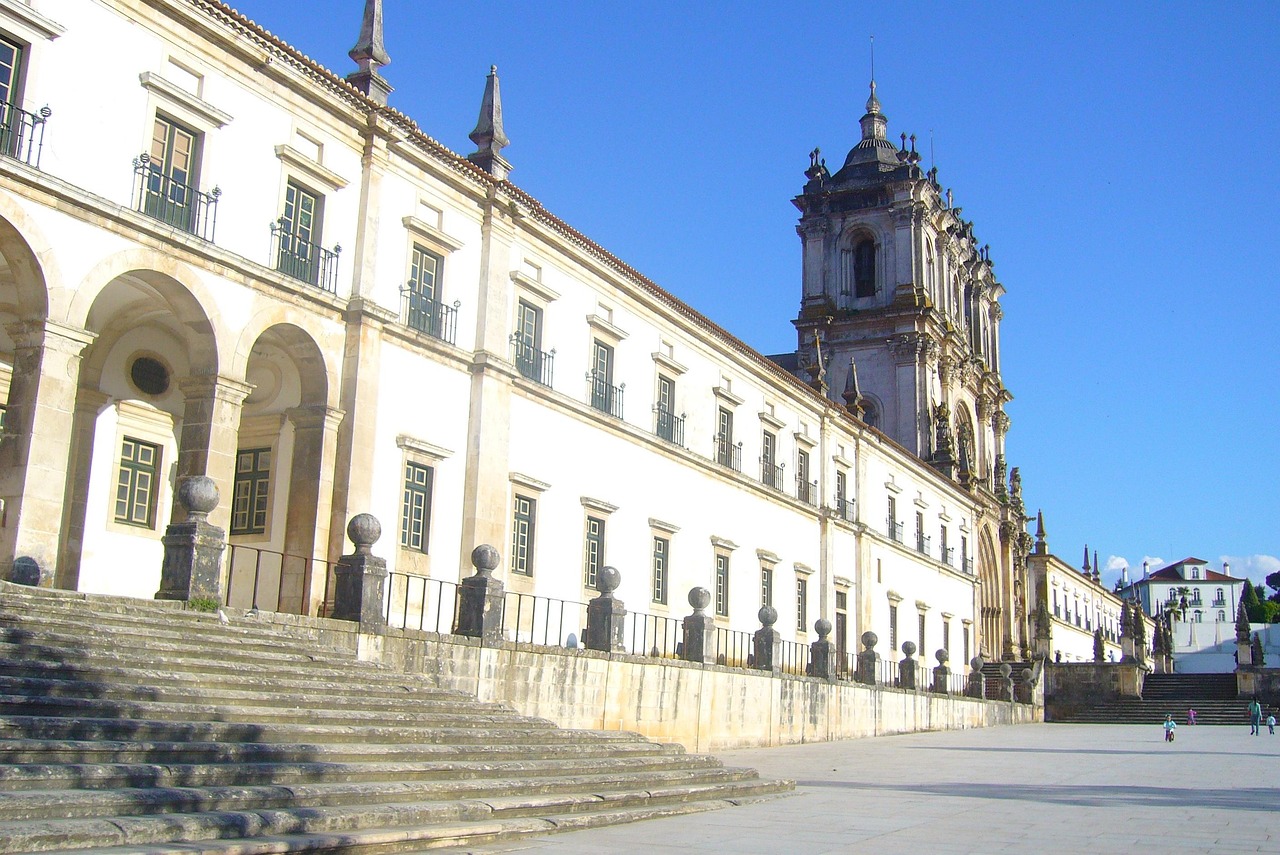 Secret World vs TripIt: Best Trip Planner for Alcobaça - Alcobaça | Secret World Trip Planner