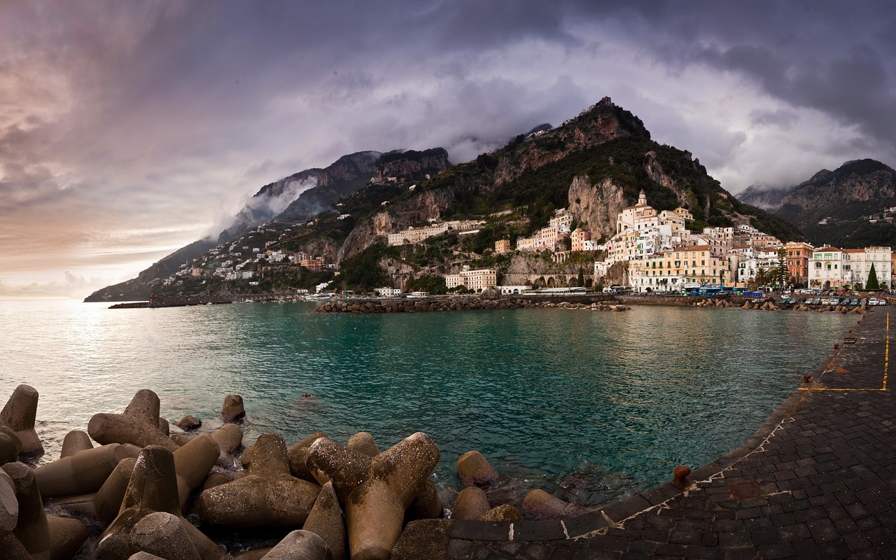 Migliori app viaggio Amalfi 2026: scopri Secret World - Amalfi | Secret World Trip Planner