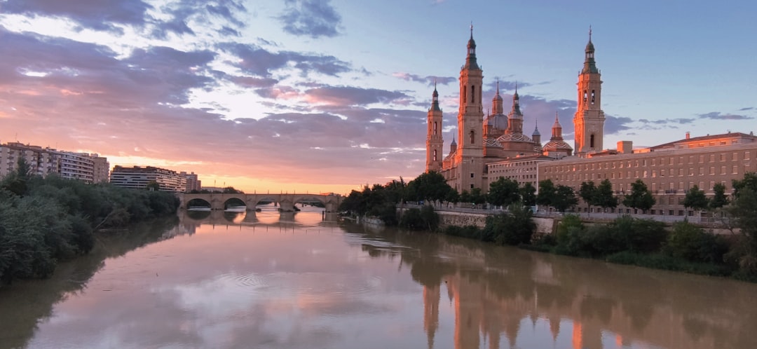 Las mejores apps de viaje AI Zaragoza 2026: Descubre Secret World - Zaragoza | Secret World Trip Planner