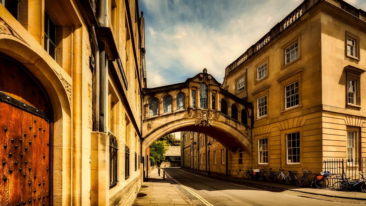 Oxford 2026 Itinerary with AI: Explore the City with Secret World - Oxford | Secret World Trip Planner