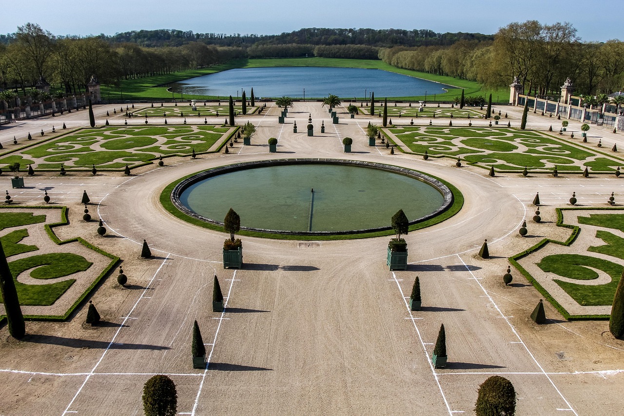 Meilleures apps de voyage Versailles 2026 : 5 à utiliser - Versailles | Secret World Trip Planner