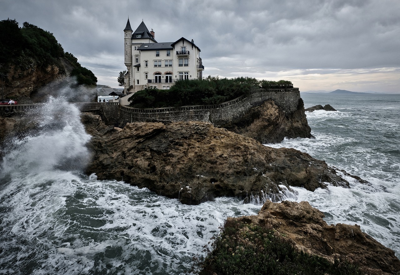 Secret World vs TripIt à Biarritz : Le Meilleur Planificateur de Voyage - Biarritz | Secret World Trip Planner