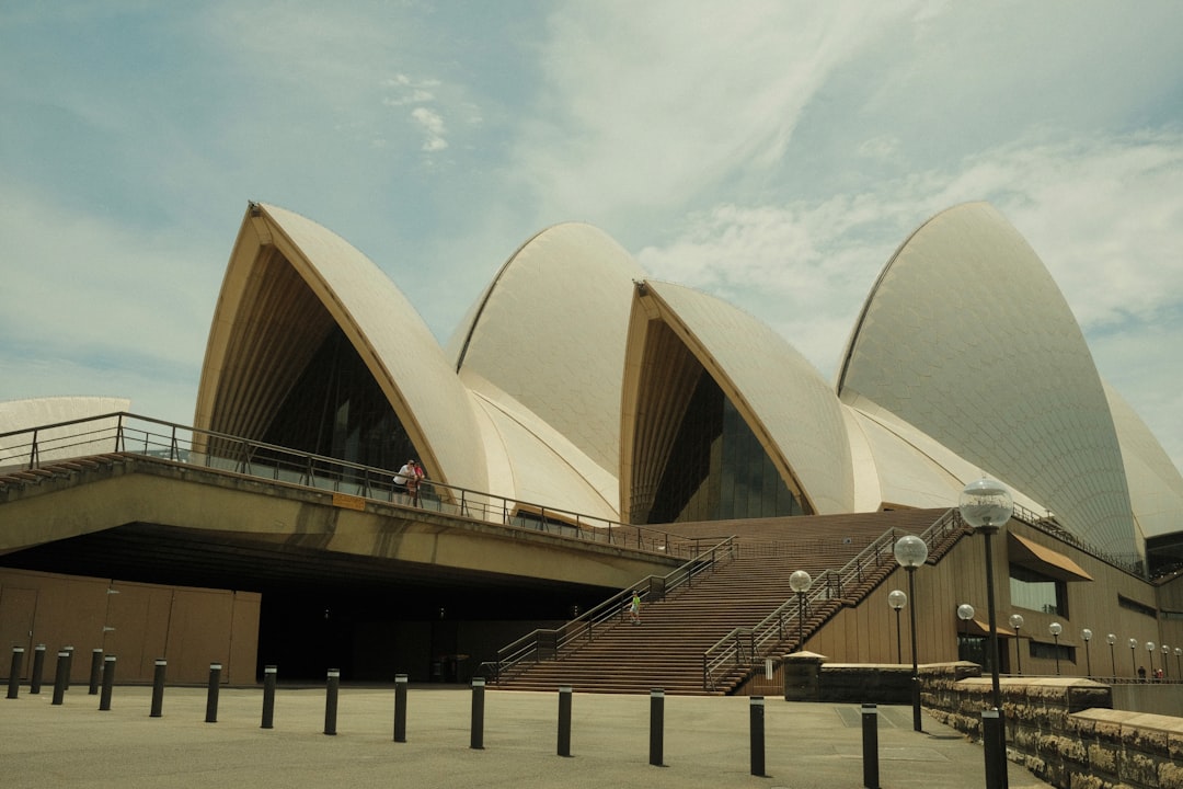 Teatro de la Ópera de Sídney: Un Icono Arquitectónico - Bennelong Point | Secret World Trip Planner