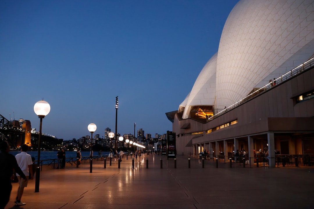 Teatro da Ópera de Sydney: Um Marco Arquitetônico - Bennelong Point | Secret World Trip Planner