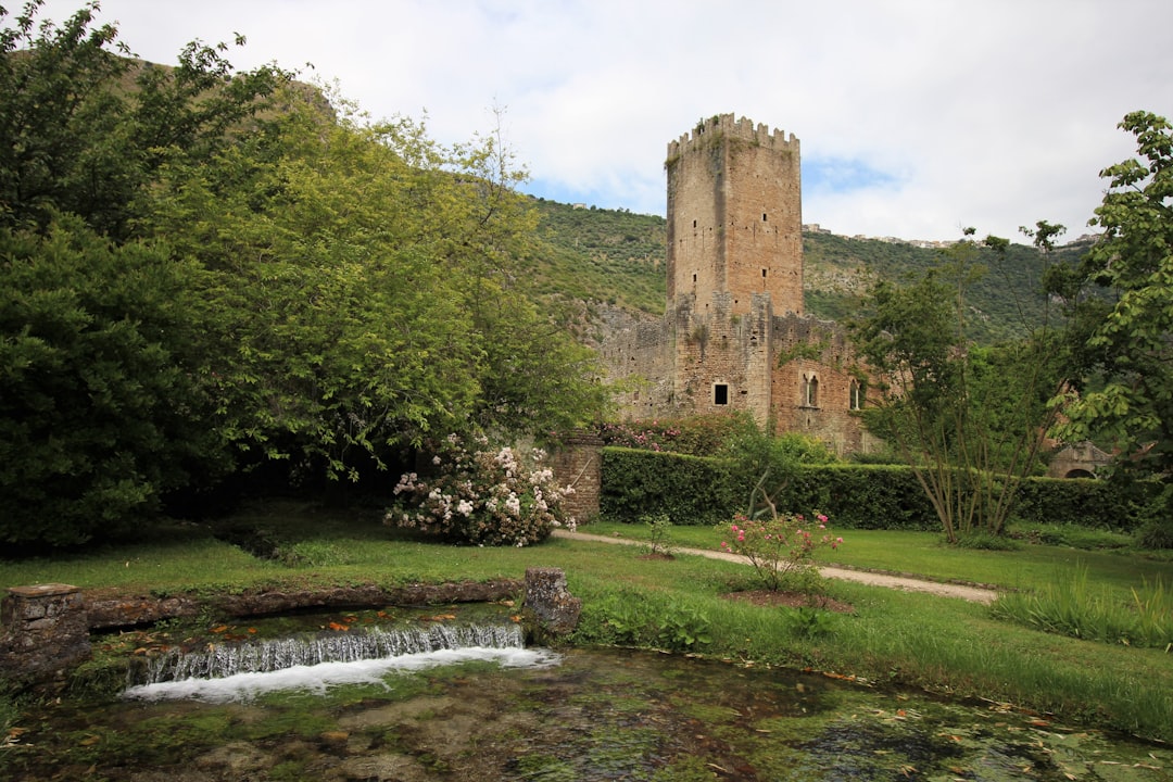 Giardino di Ninfa : Un Éden Romantique en Italie - 68 | Secret World Trip Planner