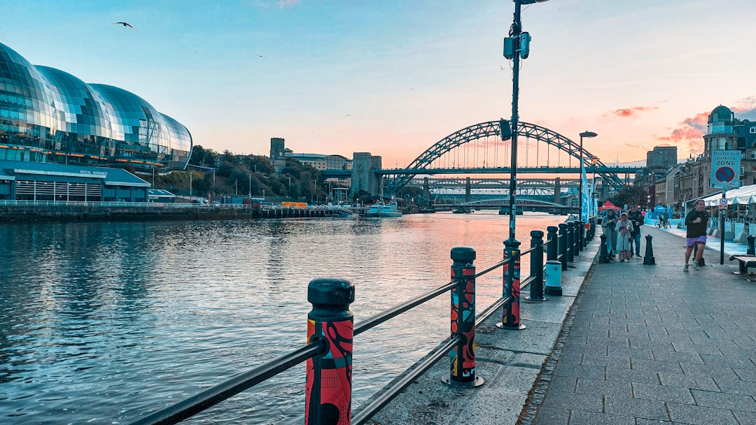 Millennium Bridge: Eine Brücke in die Zukunft Londons - Thames Embankment | Secret World Trip Planner