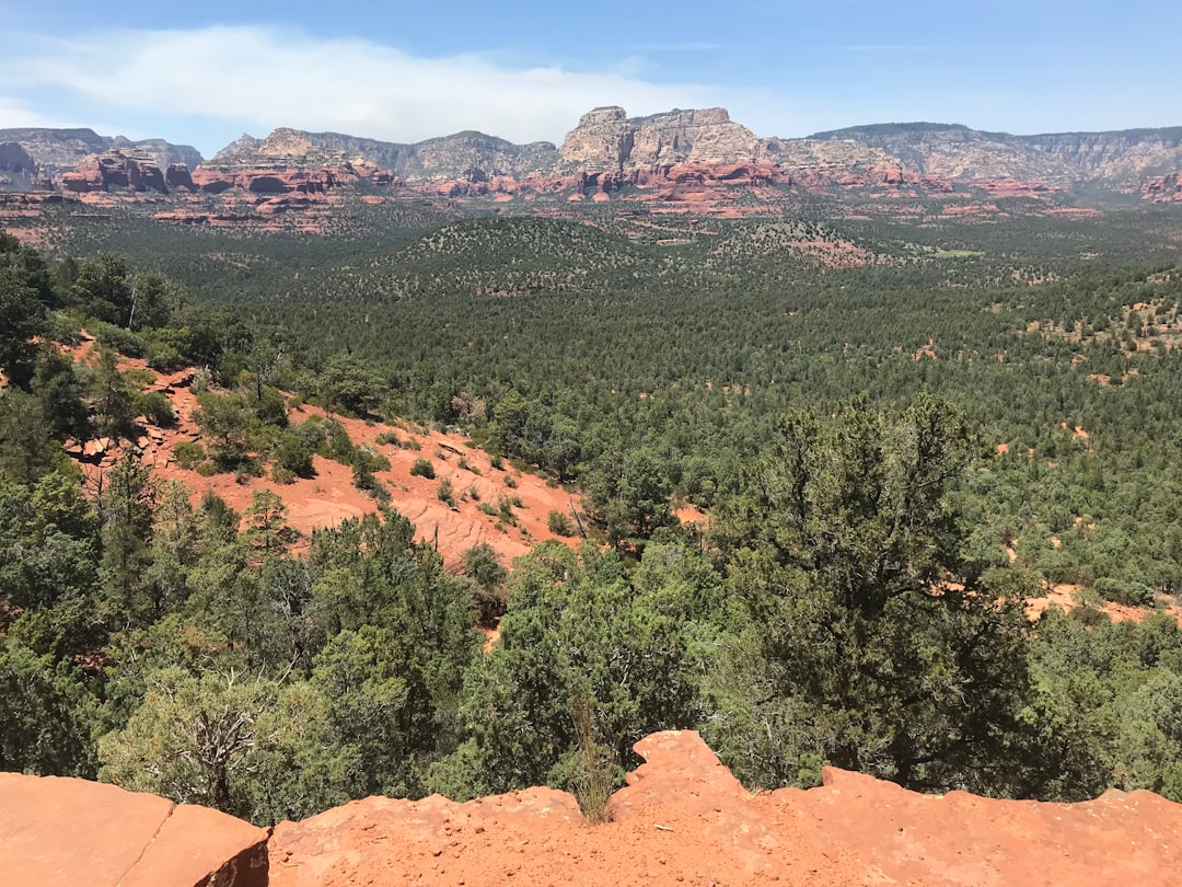 探索塞多纳的魔鬼桥：自然冒险之旅 - Devil's Bridge Trail | Secret World Trip Planner