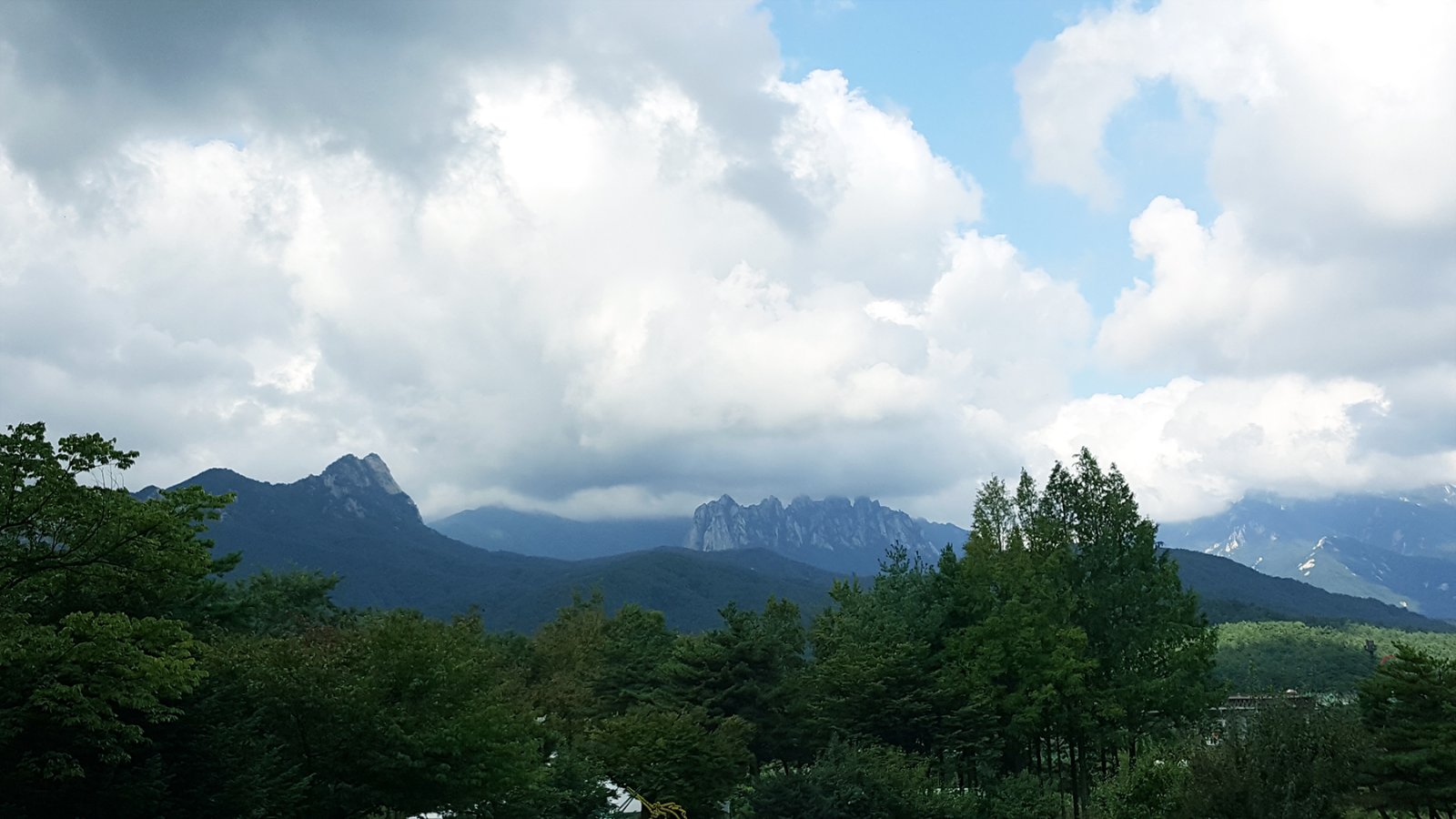 Entdecke Ulsanbawi: Der ikonische Felsen Südkoreas | Secret World Trip Planner