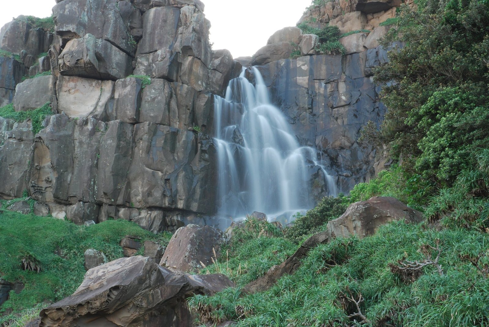 Descubre la Magia de 佳樂水: Una Cascada Encantadora en Taiwán | Secret World Trip Planner