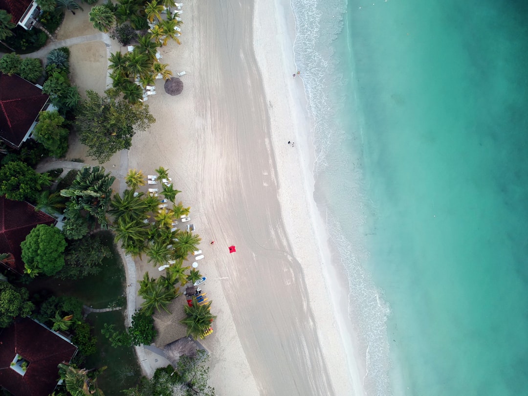 Praia de Sete Milhas: A Joia de Negril - 3254 Norman Manley Blvd | Secret World Trip Planner