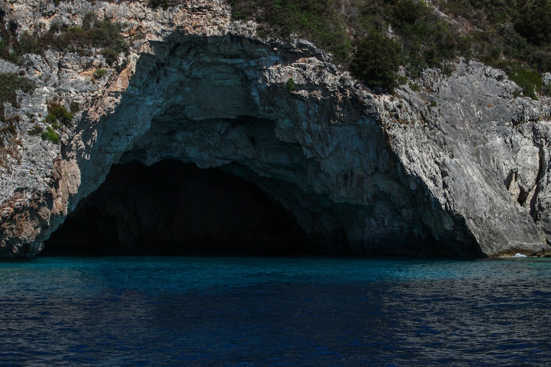Descubre la Magia de la Cueva Azul en Biševo - 21485 | Secret World Trip Planner