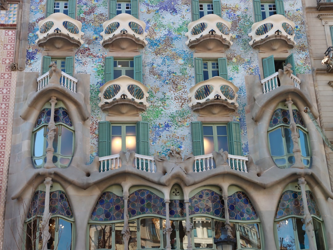 카사 바트요: 현대 건축의 보석 - Eixample | Secret World Trip Planner