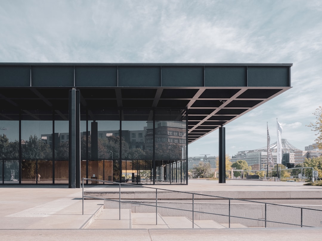 Entdecken Sie die Neue Nationalgalerie in Berlin: ein Juwel der modernen Kunst - Berlin | Secret World Trip Planner