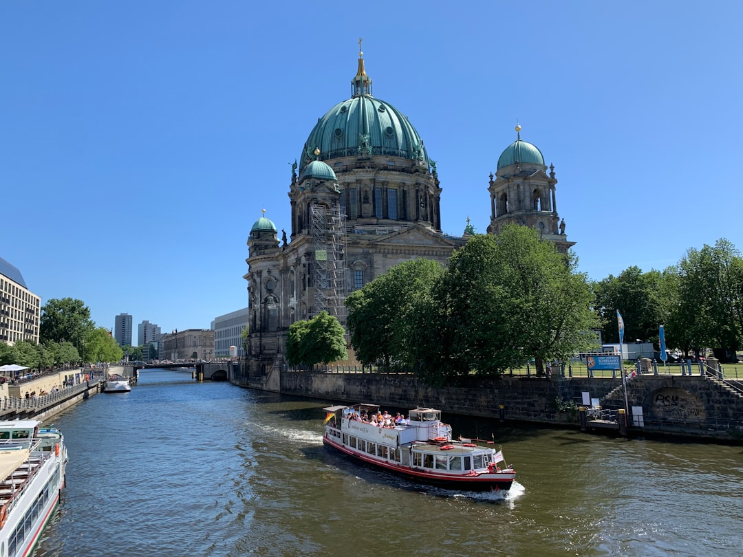 Откройте для себя Берлинский собор: шедевр культуры и истории - Berlin | Secret World Trip Planner