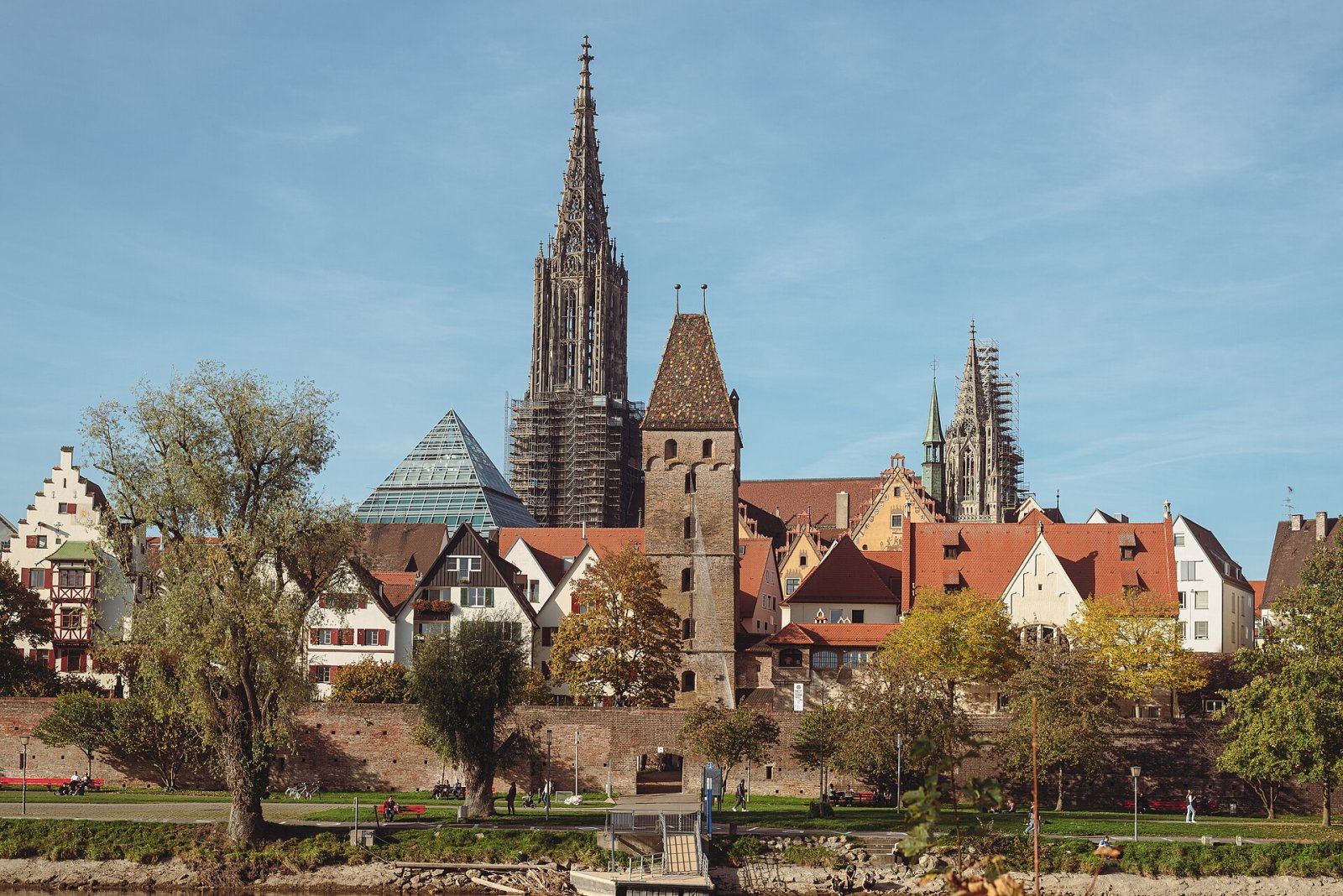 Entdecken Sie das Ulmer Münster: Ein architektonisches Meisterwerk in Ulm - Ulm | Secret World Trip Planner