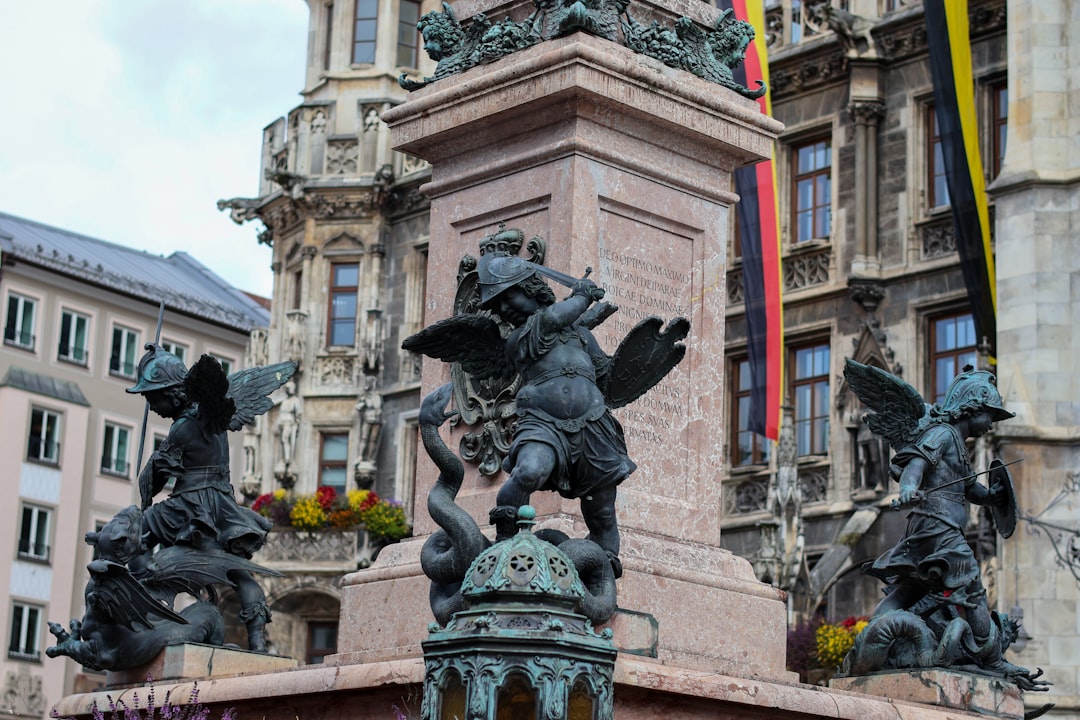 Découvrez Marienplatz : le cœur battant de Munich - München | Secret World Trip Planner
