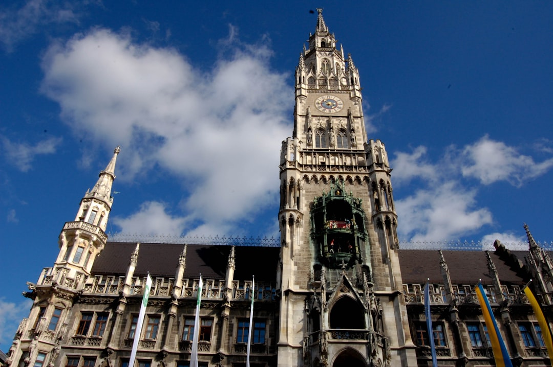 Откройте для себя Мариенплац: сердце Мюнхена - München | Secret World Trip Planner