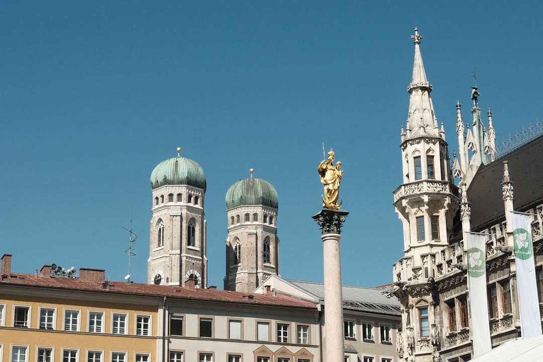 ミュンヘンの心臓部、マリエン広場を発見しよう - München | Secret World Trip Planner