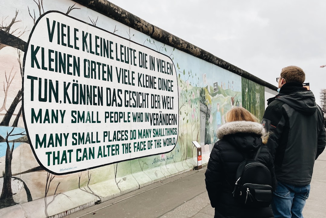 Entdecke die East Side Gallery: Eine Reise durch die Geschichte Berlins - Berlin | Secret World Trip Planner