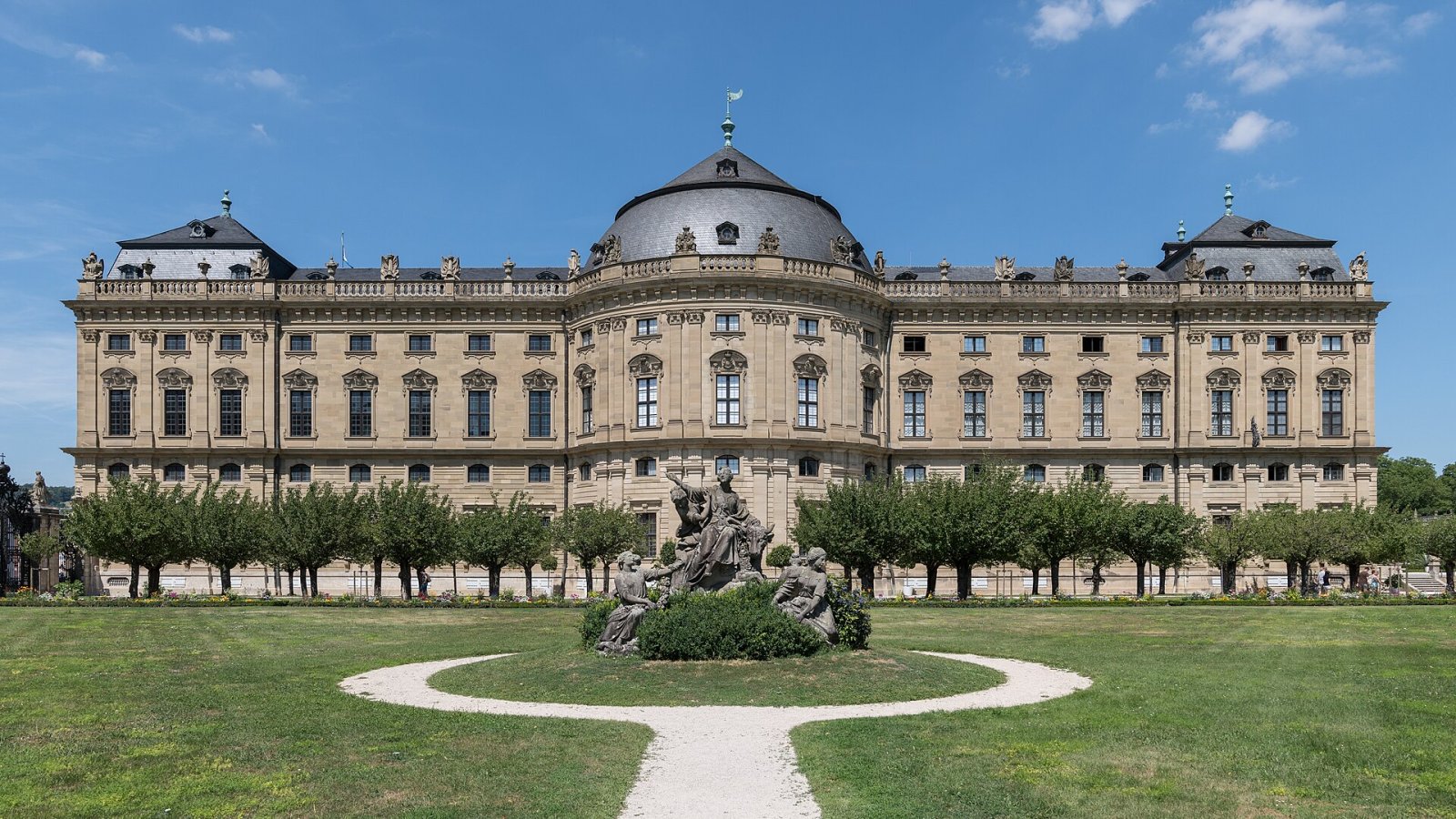 探索维尔茨堡宫：巴伐利亚的文化瑰宝 - Würzburg | Secret World Trip Planner