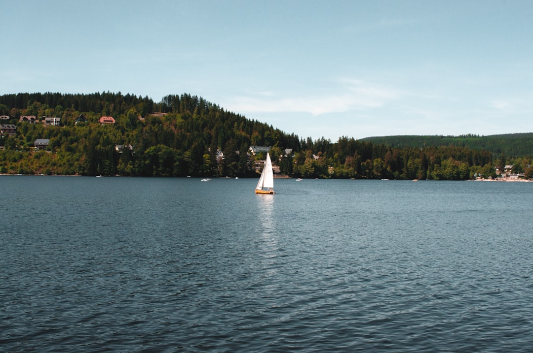Entdecken Sie den Titisee: Ein Juwel im Herzen des Schwarzwalds - Lenzkirch | Secret World Trip Planner