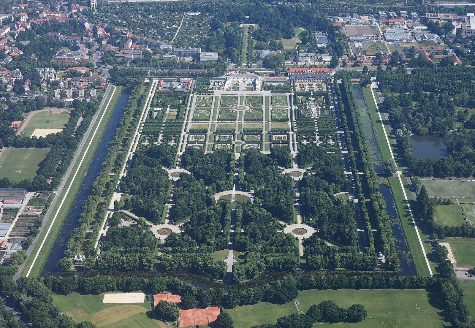 Découvrez les Jardins Herrenhausen : un joyau d'Hannovre - Hanover | Secret World Trip Planner