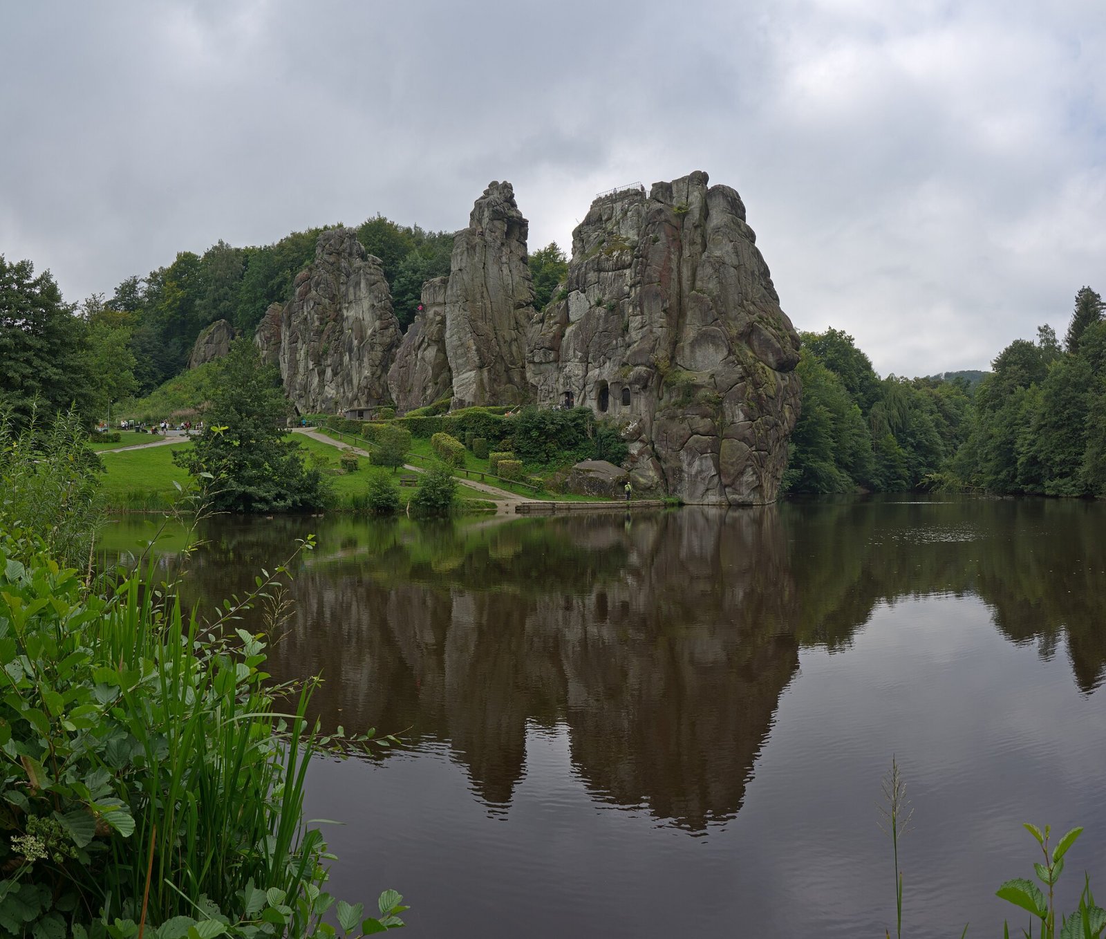 Die Externsteine erkunden: Eine Reise durch die Geschichte Deutschlands - Horn-Bad Meinberg | Secret World Trip Planner