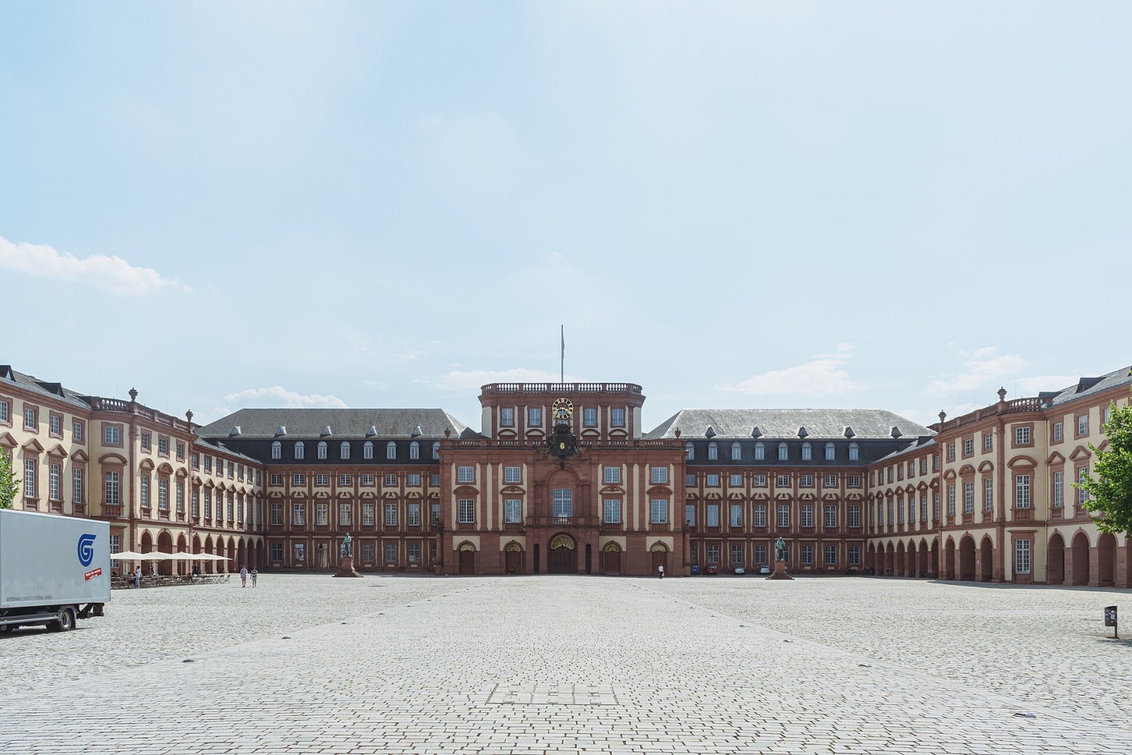 Palacio de Mannheim: Un Tesoro Histórico en el Corazón de Alemania - Mannheim | Secret World Trip Planner
